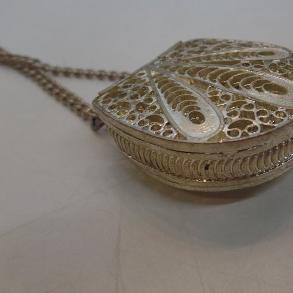 Unbranded Silvertone Purse Opens/Closes Very Ornate Design Adj to 18" Necklace - Picture 7 of 11
